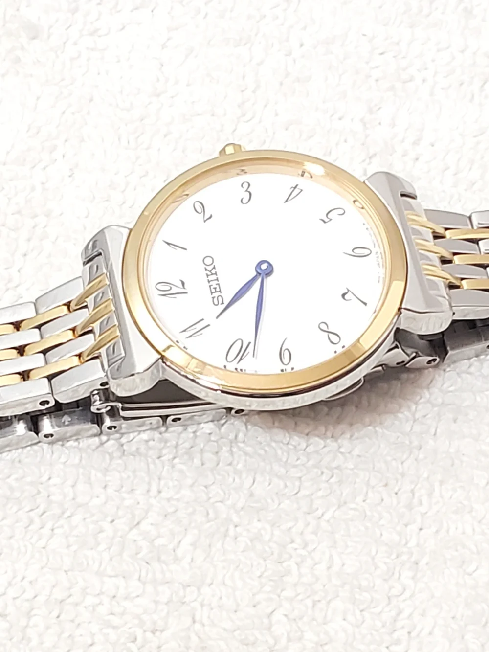 Vintage Seiko Stainless Steel White Dial Gold Tone Women's Quartz Watch WR 50M